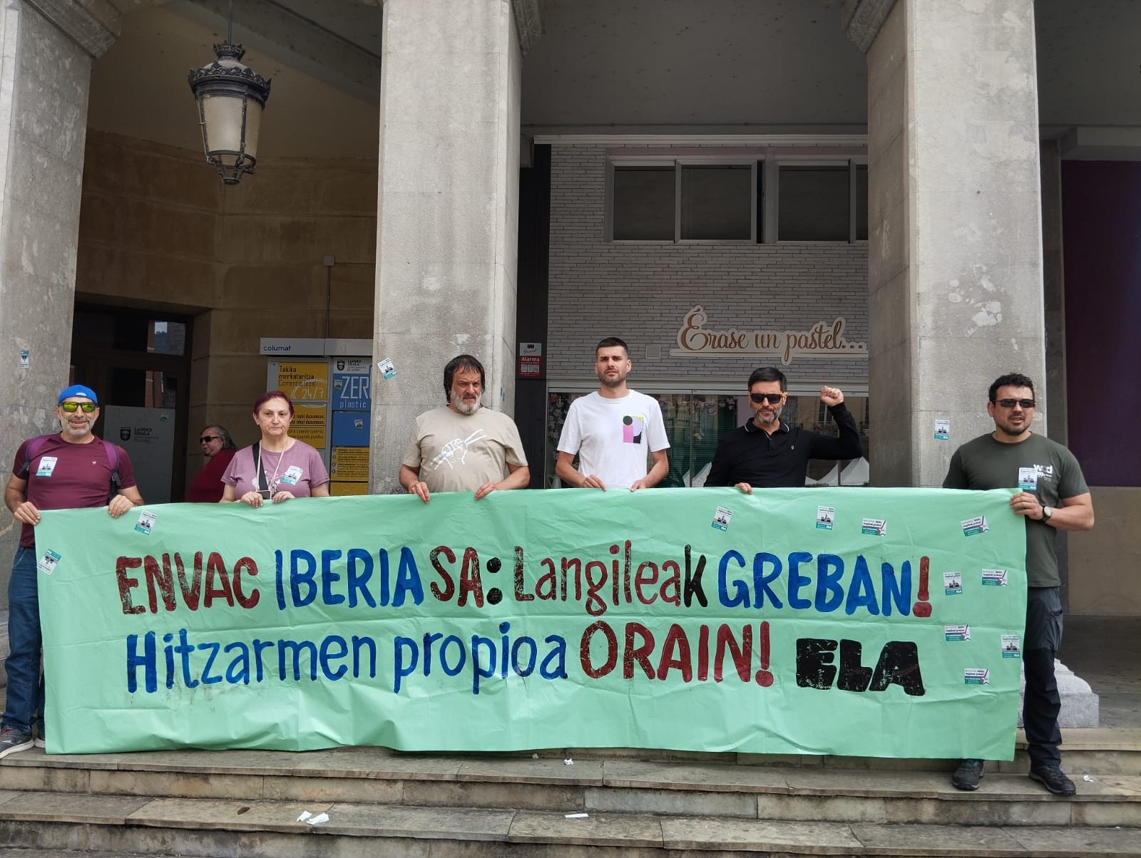 Nabariak dira zabor bilketa neumatikoaren grebaren ondorioak Laudion, ia hiru hilabeteko lanuztearen ondoren