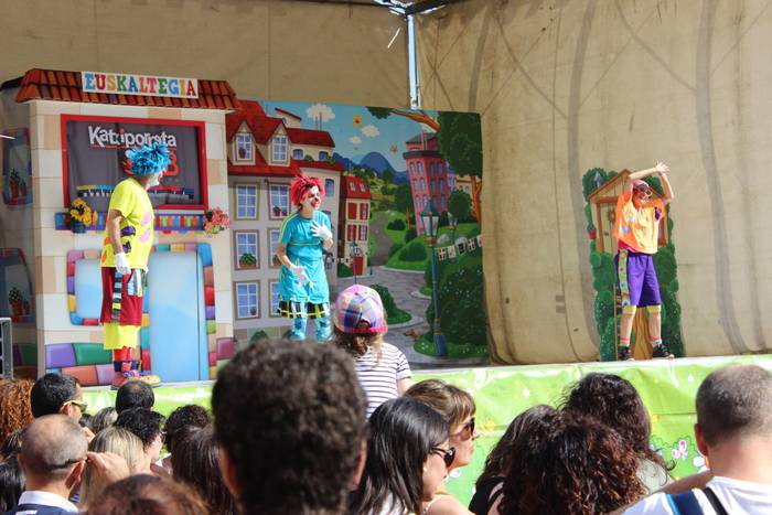 Ilusioa eta muxuak banatu di 6 1499276750733