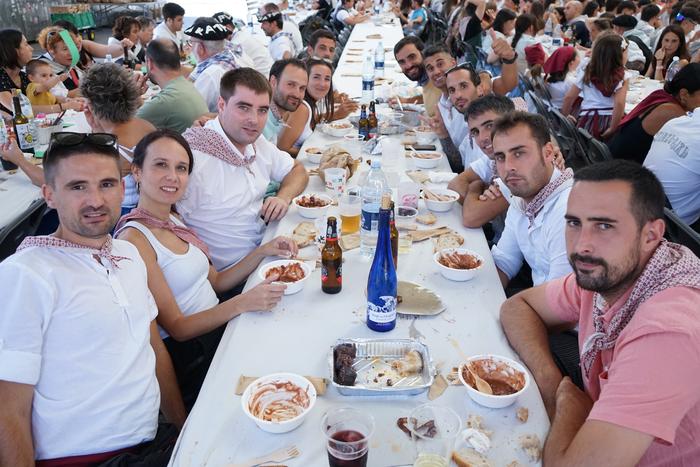 Jendetza batu da kuadrillen  76 1756403615807