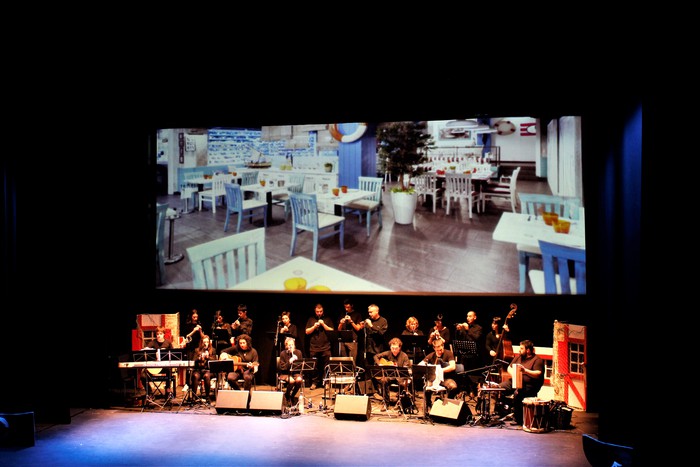 Eskualdeko ehundik gora dantzari eta musikarik koloreztatu zuten Amurrio Antzokiko oholtza - 45