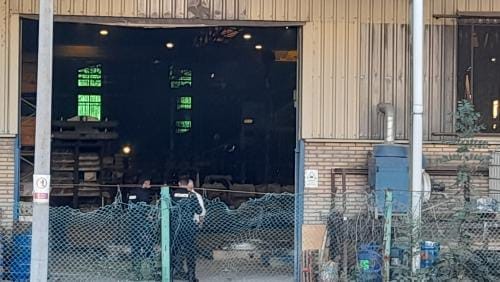 Makina batek eskua harrapatu dio langile bati Castinox enpresan