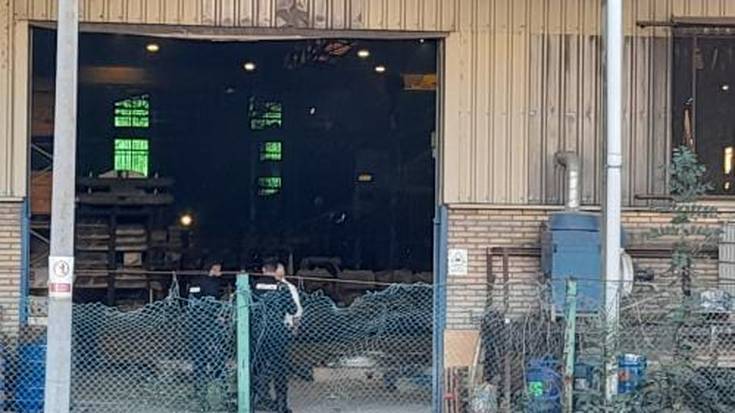 Makina batek eskua harrapatu dio langile bati Castinox enpresan