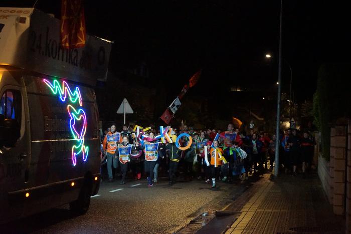 Ehunka lagun atera ditu Korr 49 1774597577026