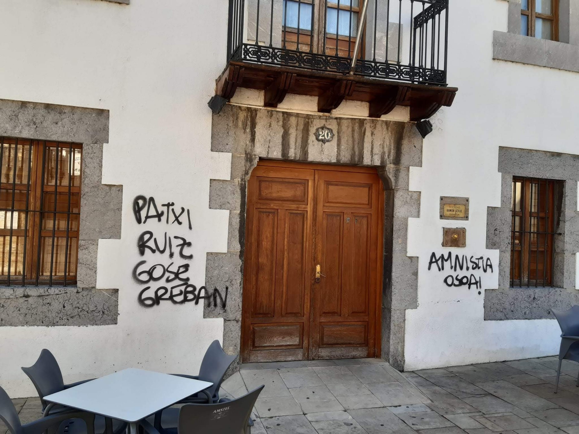 Patxi Ruizen aldeko margoketak egin dituzte Arrankudiagako Batzokian