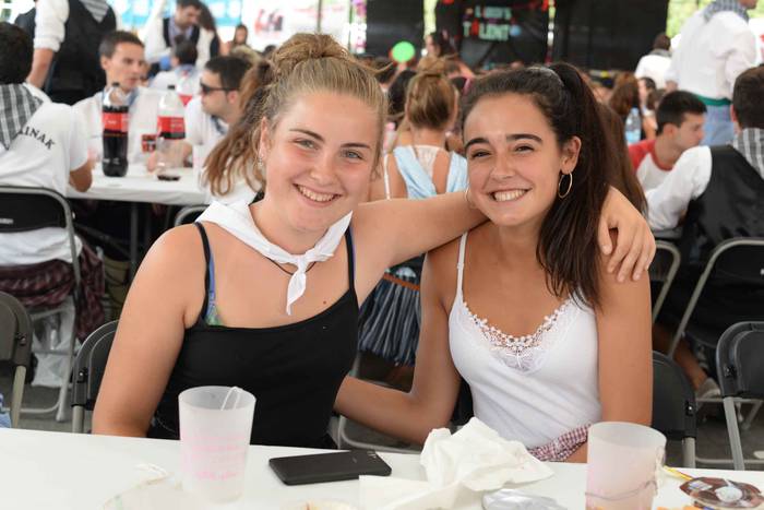 Aldai plaza txiki geratu da  148 1503895257832