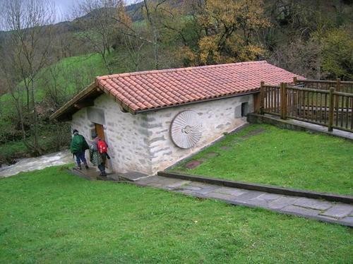 Txarlazo mendi taldeak eta Erretiratuen Klubak irteerak antolatu dituzte