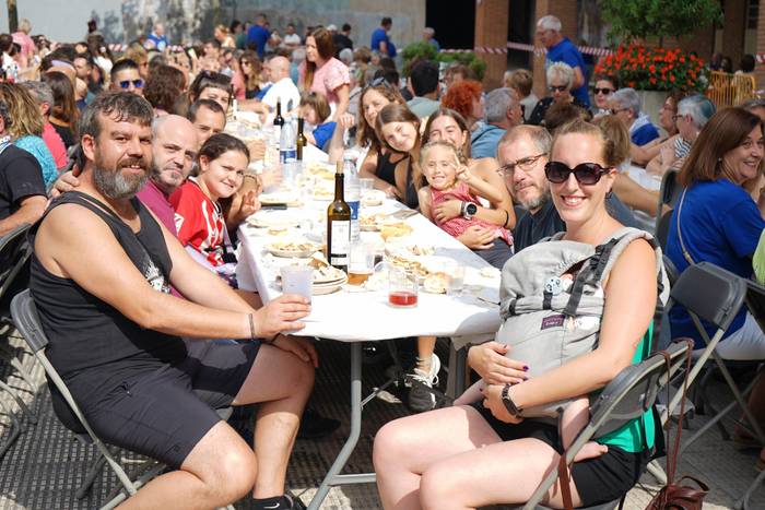 Ehunka lagun bildu ditu Lati 23 1758394279667