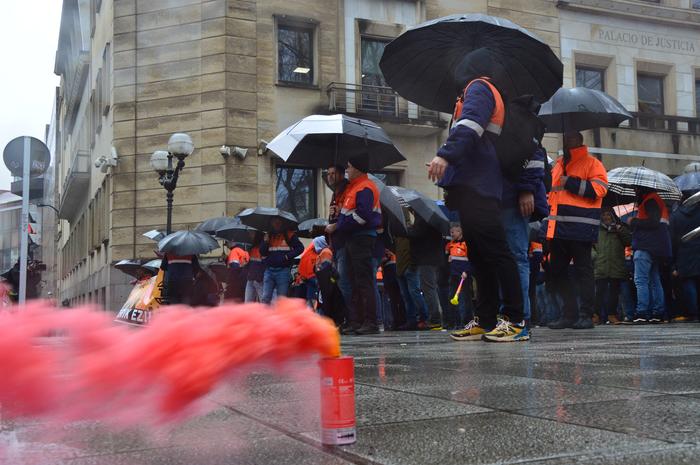 Tubos Reunidoseko langileek  1 1772794959554