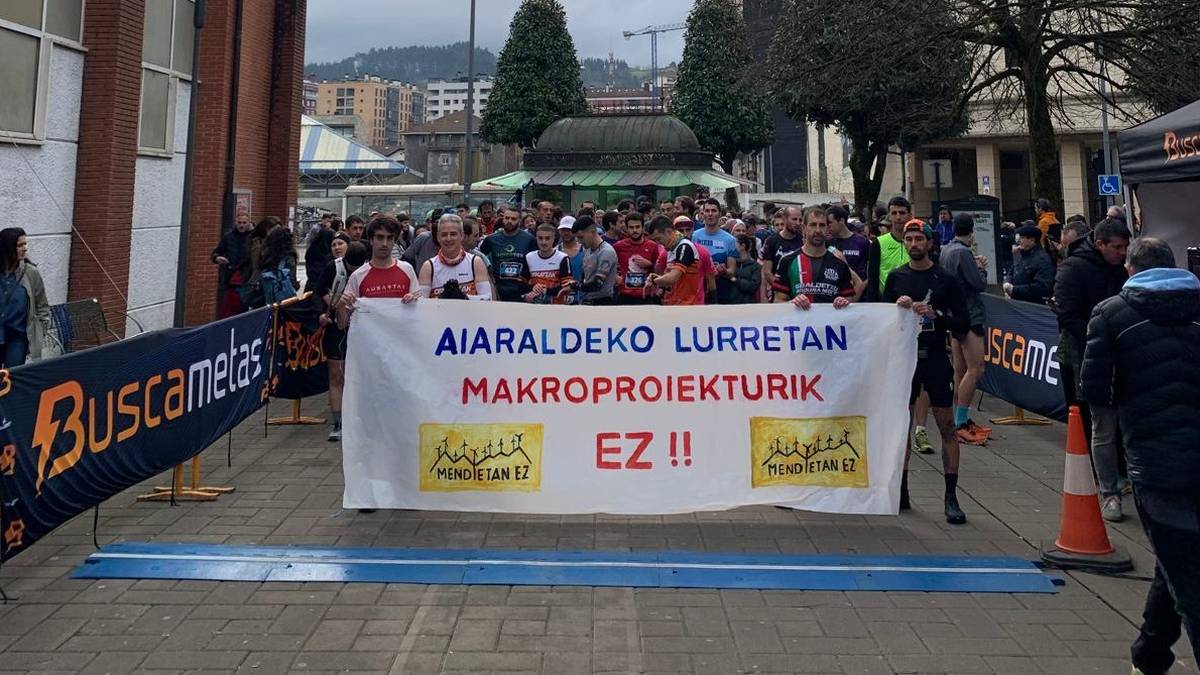 Legalki Ferosca zentral eolikoaren tramitazioa gelditu behar dela azaldu du Aiaraldeko Mendiak Bizirik plataformak