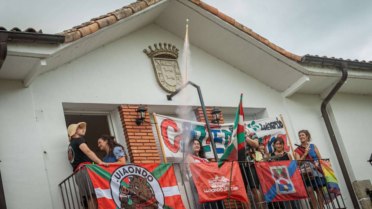 Gaztedi Berria eta Sakana kuadrillek indarrak batuta hasi dituzte Luiaondoko Jaiak