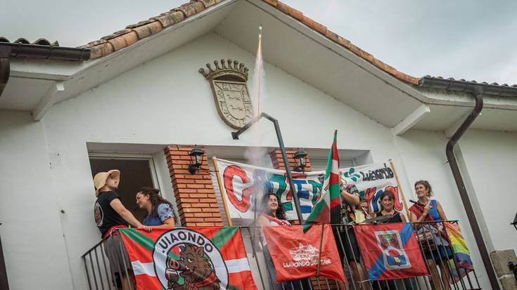Gaztedi Berria eta Sakana kuadrillek indarrak batuta hasi dituzte Luiaondoko Jaiak