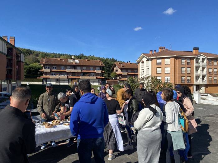 55 lagun bildu zituen bigarr 34 1763132268001