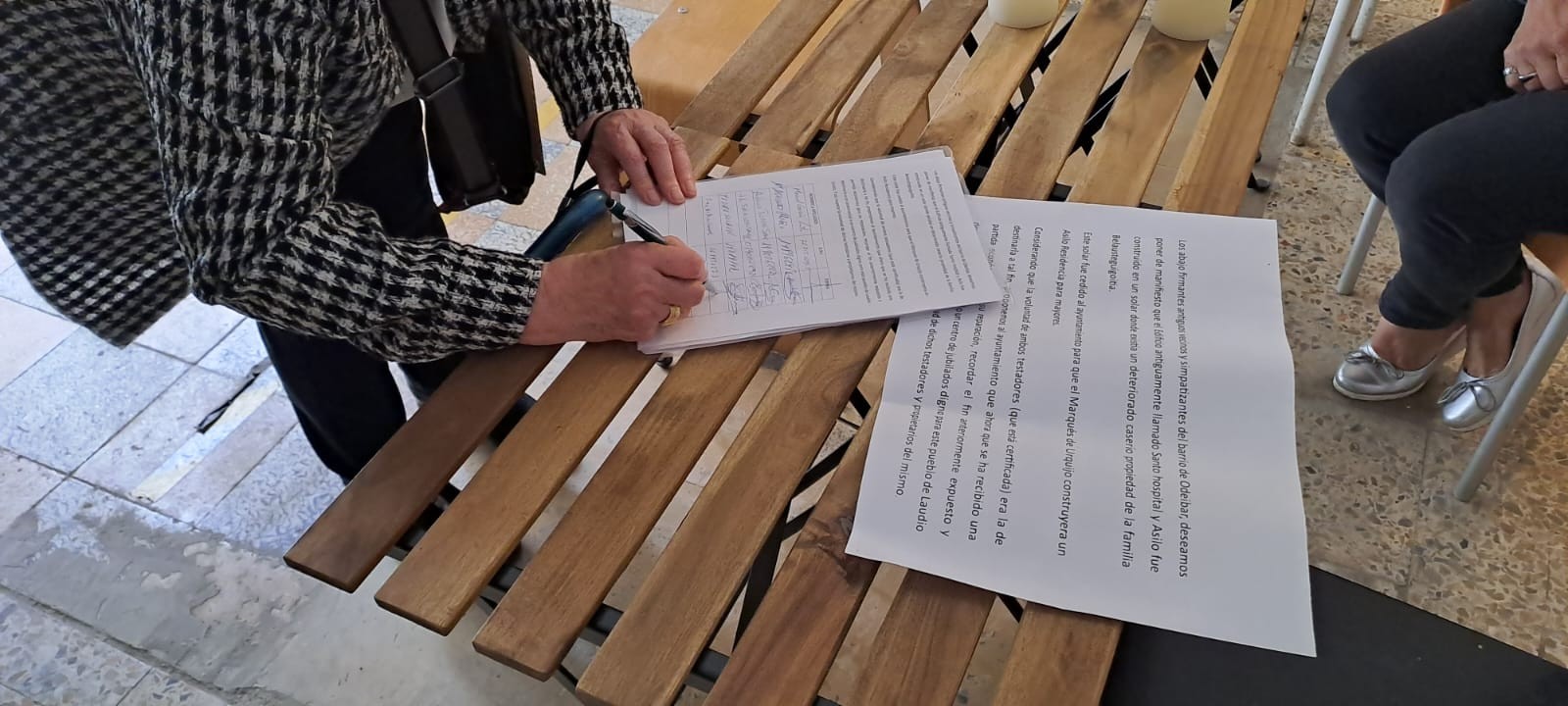 Nagusien egoitza ohia adin bereko herritarrentzat baliatu dezaten, sinadura bilketa abiatu dute