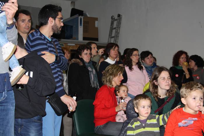 Aiaran ere armairutik atera  54 1511253093364