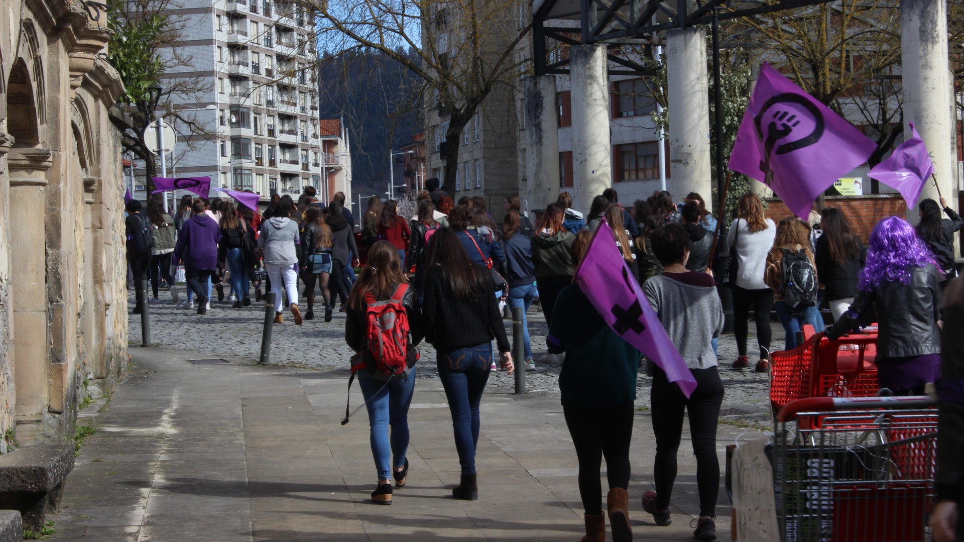 Aiaraldea Kooperatiba Elkarteak bat egin du Greba Feministarekin