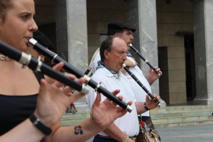 Sokatik tiraka itzuli dira j 39 1503500560074