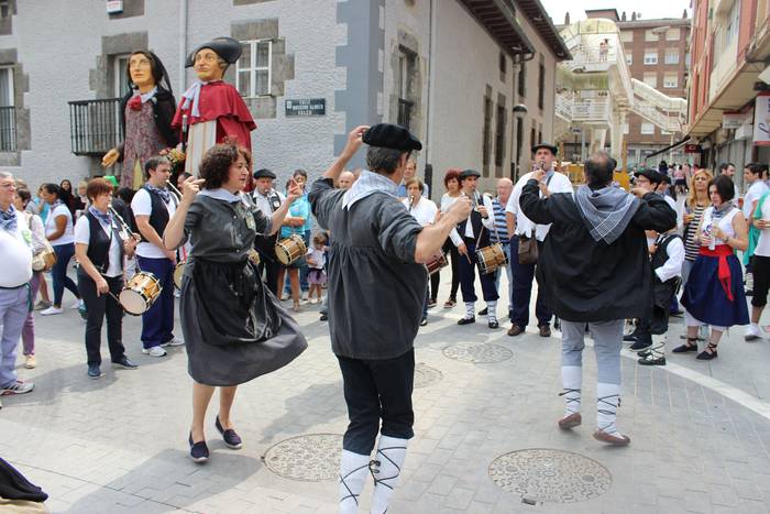 Suziria piztuta lehertu da j 42 1502803795904