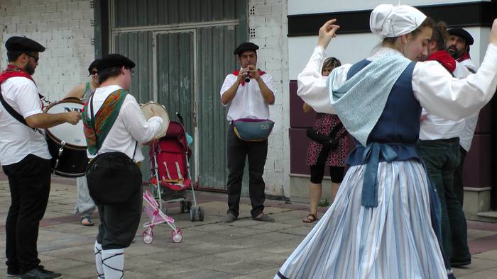 Dantza taldeak taldeak izan  54 1496050560732