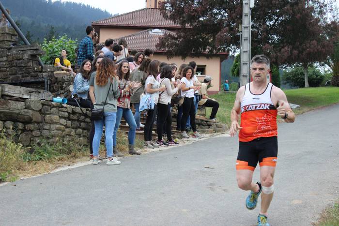 Auzoko mendiak zeharkatu zit 89 1498471487844