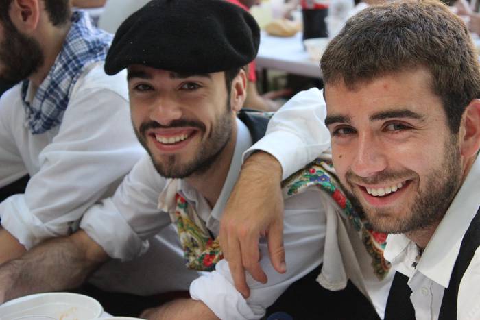 Sokatik tiraka itzuli dira j 64 1503500838834