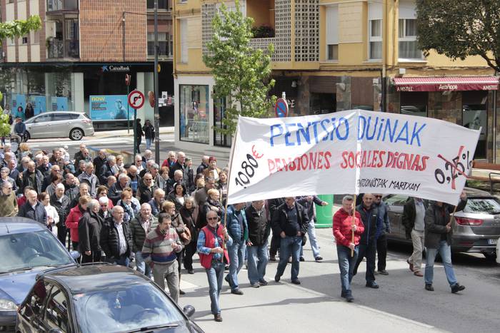 Pentsionisten, emakumeen eta 13 1525176583356