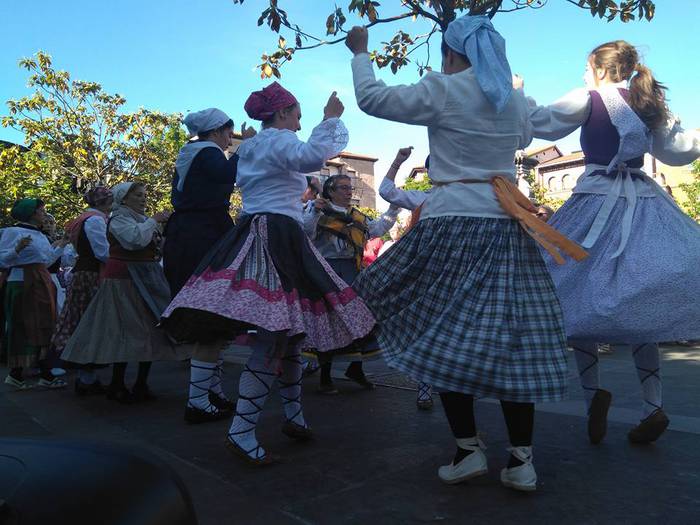 Otxomaioek jendez bete dute  18 1494233060787