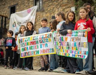 Gurasoleku ekimena Artziniega eta Okondora zabaldu da, eskualde osoko gurasoei euskara sustatzen laguntzeko