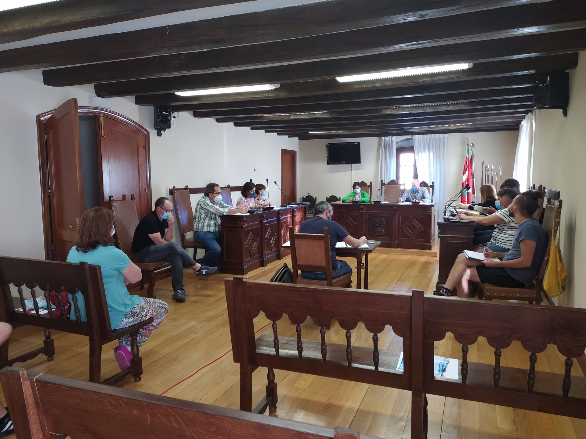 Dozenaka bizilagun eta enpresari lagundu ditu udalak COVID-19aren pandemiari aurre egiteko
