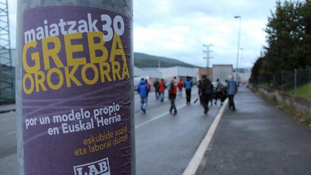 100 eurotako isuna azken greba orokorrean pegatina bat jartzeagatik