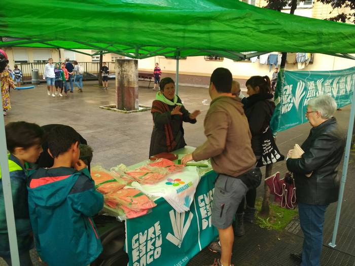 Inoiz baino jende gehiago bi 14 1505589950553