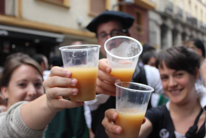 Sokatik tiraka itzuli dira j 23 1503500382914