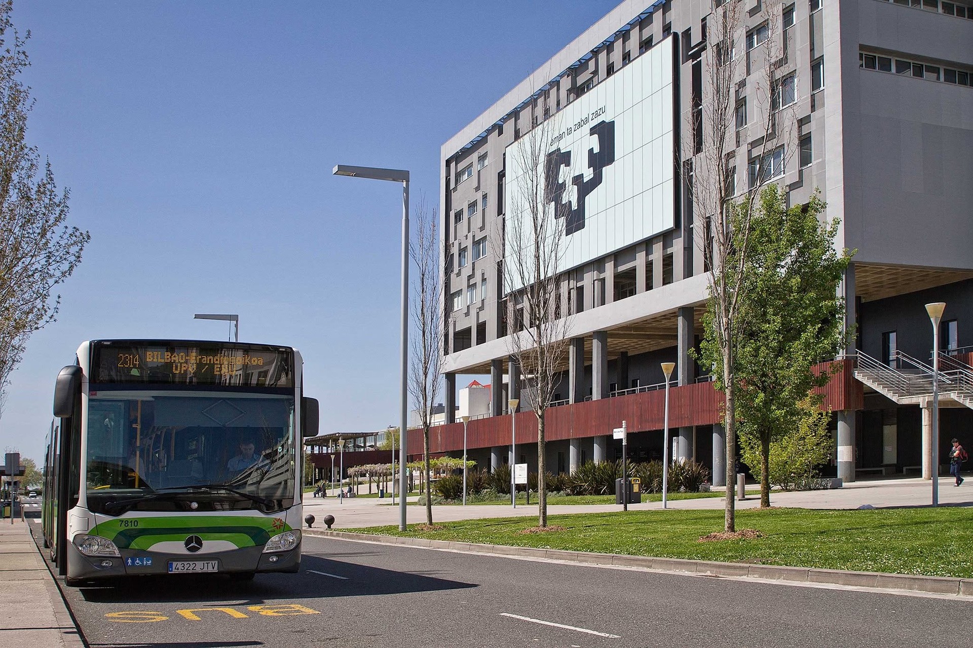 Aiaraldeko familia eta ikasleak antolatzen hasi dira Leioako Campusera garraio publiko zuzena eskatzeko