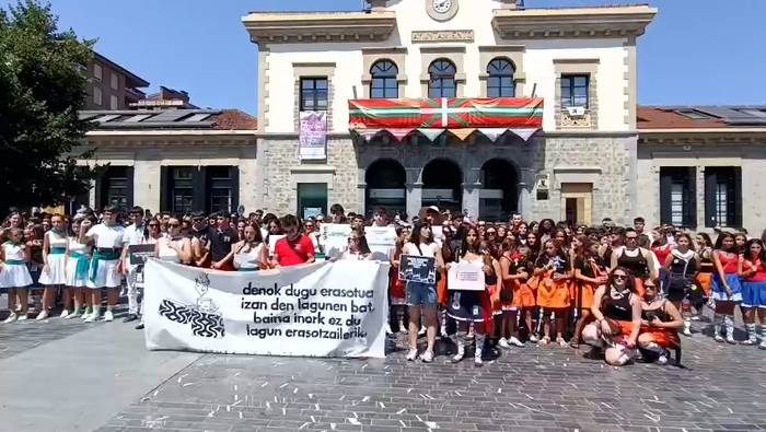 "Poteo Ibizenco"-aren aurrean emandako erantzunean berretsi eta Mugimendu Feminista kriminalizatzeko saiakera salatu dute
