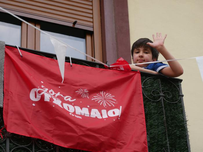 Ahoak maskarillaz estalita,  51