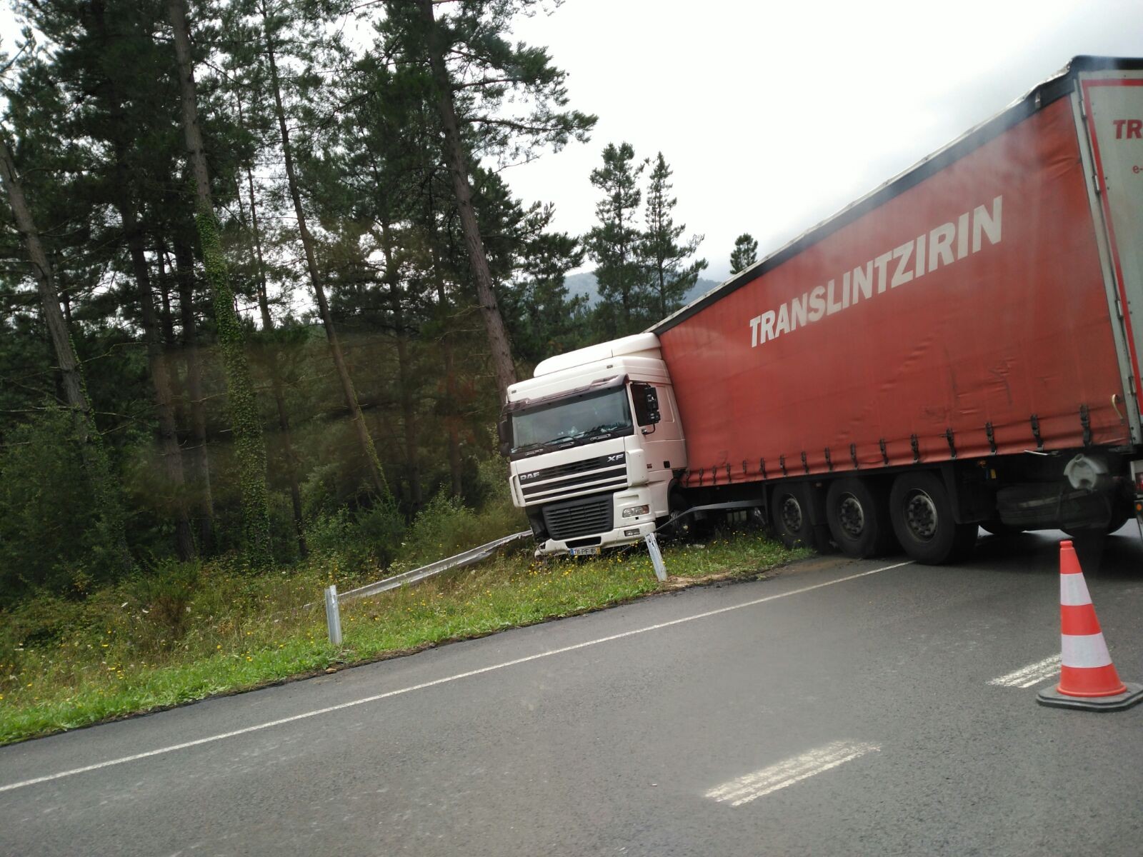 Zauriturik gabeko bi istripu gertatu dira Lezaman, izozteen eraginez 