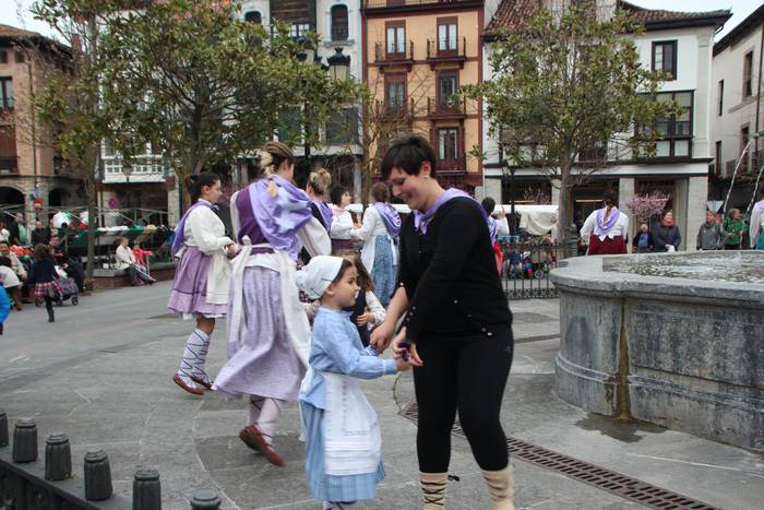 Dantzaren bidez aldarrikatu  8 1520777790420