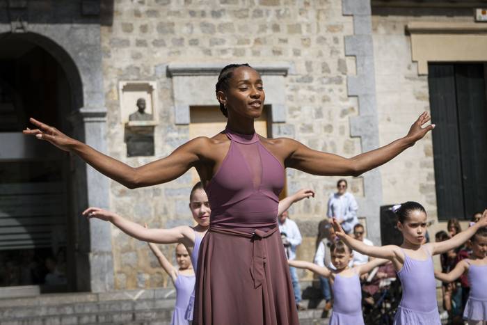 Dantzaz bete dute Amurrioko  6 1776607494516