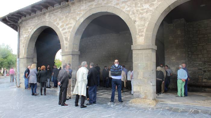 Hainbat alderdietako kideak  2 1500921904460