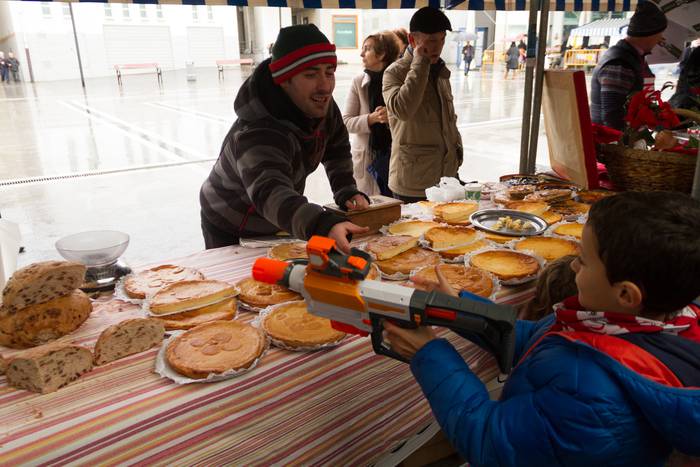 Gabonetako elkartasun azokak 74 1513602721382