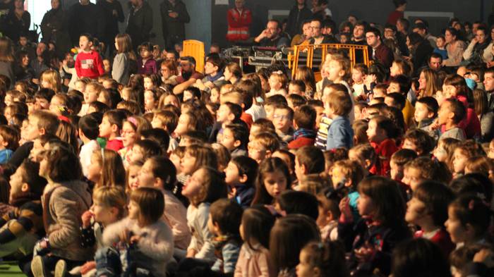 Ehunka ume eta guraso dantza 29 1513506688321