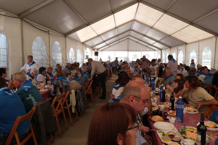 Auzokide ugarik hartu zuten  73 1506366740065