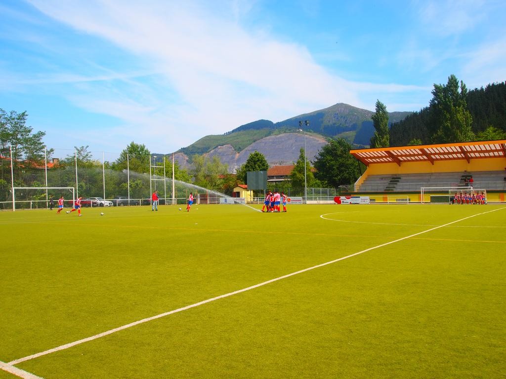 Umeentzako futbol 11 txapelketa Orozkon