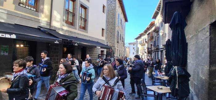 Trikitilari eta panderojole  37 1771782033236