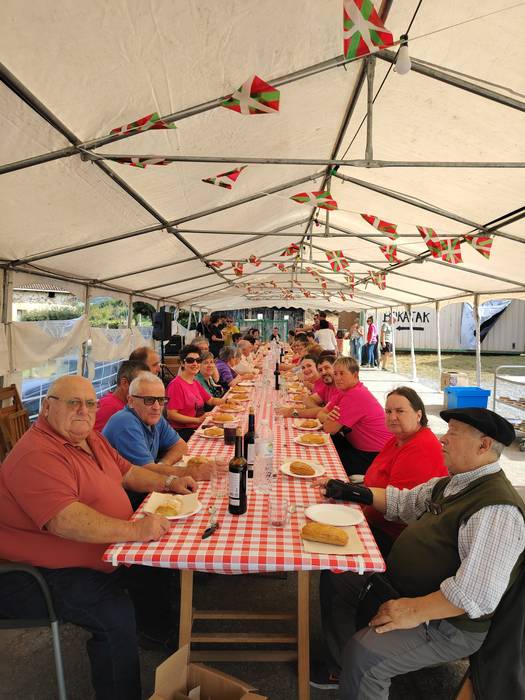 Berazako auzunea alaitu zute 22 1759402927122