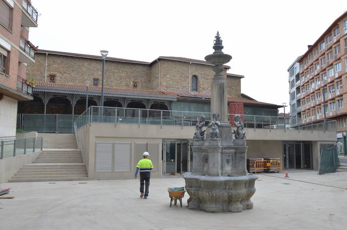 Azoka Plazako bi postu berriak lehen sektorearentzat erreserbatuko ditu Udalak