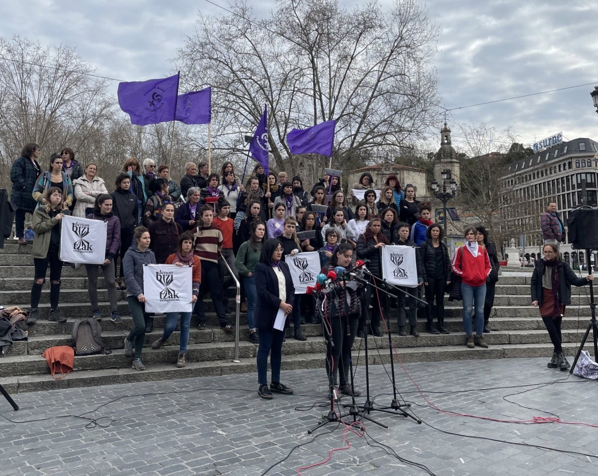 Mugimendu Feministak greba feminista orokor batera deitu du, zaintza eskubidearen alde