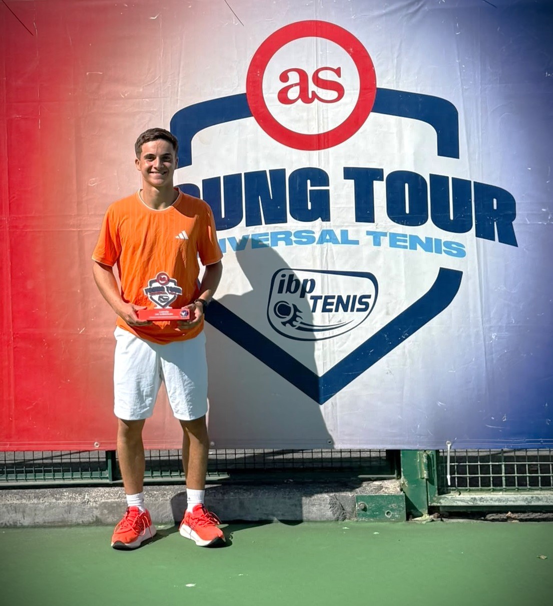 Ander Urquizak hiru tenis txapelketa irabazi ditu iraila eta urrian