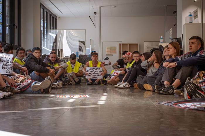 Aldundiaren bulegoak okupatu 19 1760702717455