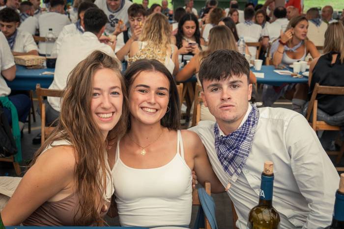 Ehunka lagun bildu dituzte j 135 1757018719602