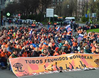 Greba mugagabea: Tubos Reunidoseko langileek aukeratu duten bidea kaleratze espedientearen sinaketa ekiditeko